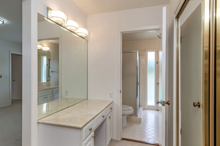 Main Bathroom (1)